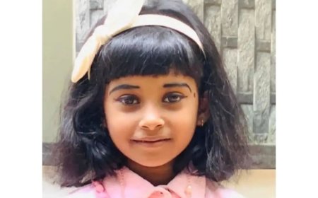 വാഹനം കുഴിയില്‍ ചാടിയതിനെത്തുടർന്ന് റോഡിലേക്ക് തെറിച്ച്‌ വീണ ആറുവയസ്സുകാരിക്ക് ദാരുണാന്ത്യം.