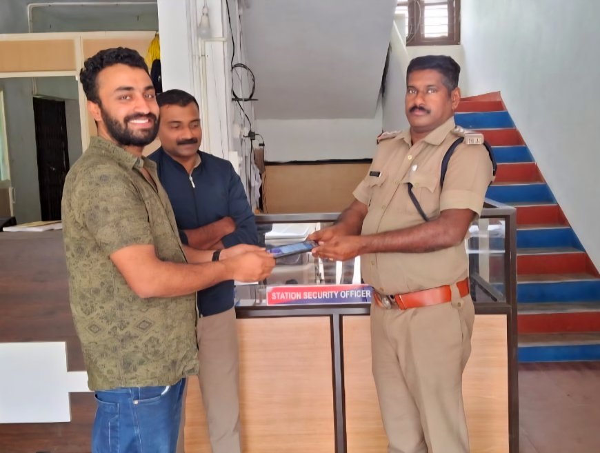 നഷ്ടപ്പെട്ട ഫോൺ കണ്ടെത്തി നൽകി പോലീസ് ഉദ്യോഗസ്ഥർ