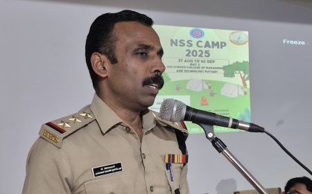 ഹോളി ക്രോസ് കോളേജിൽ വിമുക്തി ക്ലബ്ബിന്റെ പ്രവർത്തനോദ്ഘാടനവും ബോധവൽക്കരണ ക്ലാസും നടത്തി.