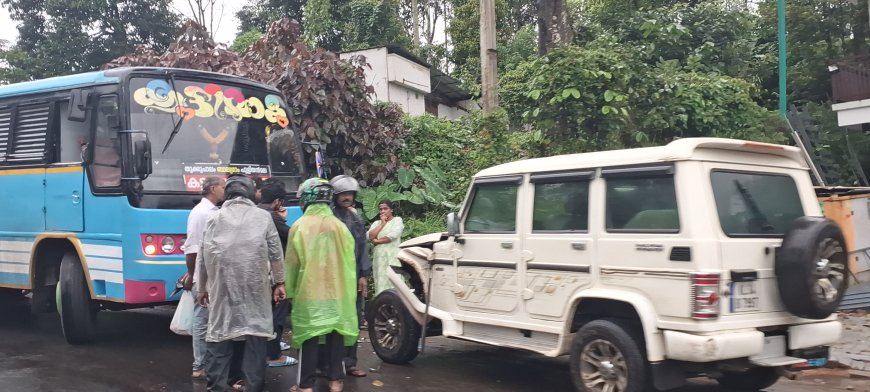 കട്ടപ്പന ഇരുപത്തേക്കറിൽ അപകടം ; ബസും ബൊലേറയും കൂട്ടിയിടിച്ചു