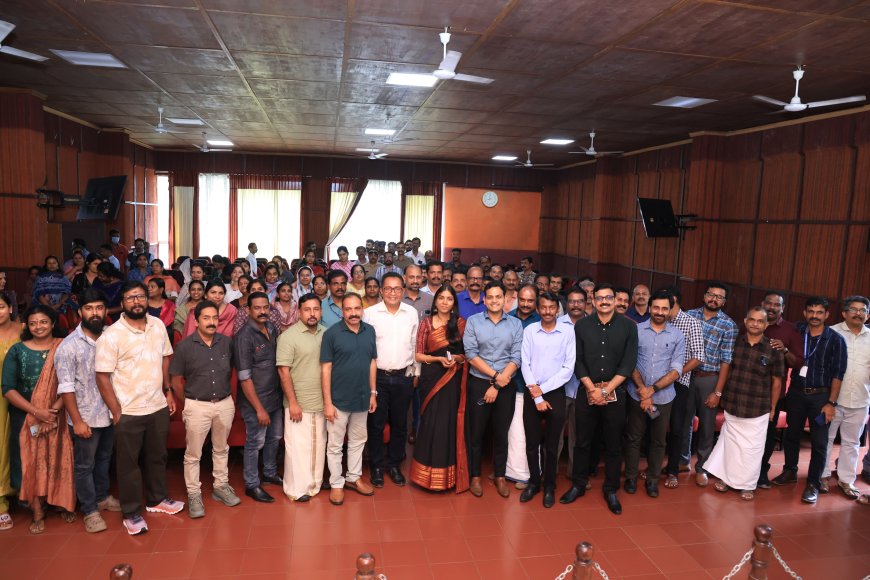 റവന്യൂ വകുപ്പ് ജീവനക്കാരുടെ നേതൃത്വത്തിൽ ജില്ലാ കളക്ടർ വി വിഘ്നേശ്വരി IAS ന് യാത്രയയപ്പ് പരിപാടി സംഘടിപ്പിച്ചു.