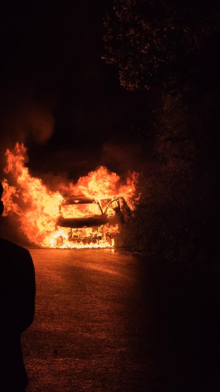 ഏലപ്പാറയിൽ വാഹനത്തിന് തീ പിടിച്ചു..