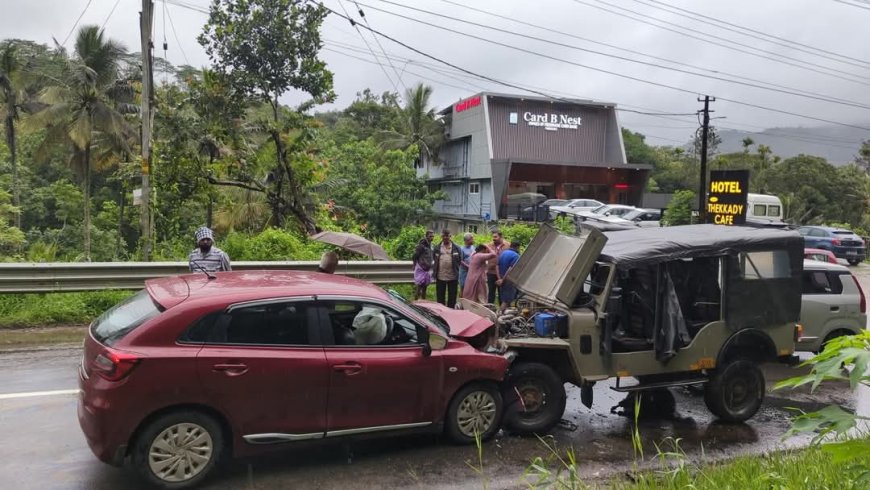 കുമളി ചെളിമടക്ക്  സമീപം വാഹനാപകടം