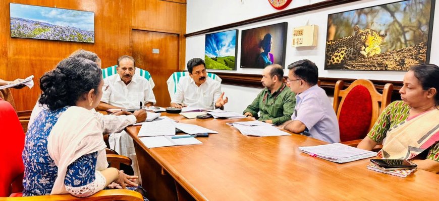 ഇടുക്കി മിനി സ്റ്റേഷന്‍ നിര്‍മാണത്തിന് മരം മുറിച്ചു നീക്കുന്ന നടപടികള്‍ ഉടന്‍ പൂര്‍ത്തിയാക്കാന്‍ ബഹു. വനം മന്ത്രി ശ്രീ. എ.കെ ശശീന്ദ്രന്‍ ഉന്നത വനം വകുപ്പ് ഉദ്യോഗസ്ഥര്‍ക്ക് നിര്‍ദേശം നല്‍കി.