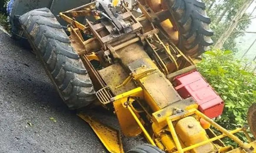 തേയിലക്കൊളുന്തു കയറ്റിവന്ന ട്രാക്‌ടര്‍ നിയന്ത്രണംവിട്ടു മറിഞ്ഞു. ഡ്രൈവറടക്കം രണ്ടുപേര്‍ക്ക്‌ പരുക്കേറ്റു