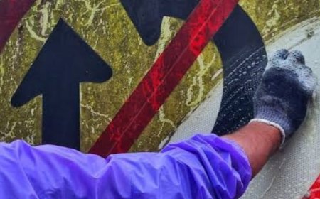 സൈൻ ബോർഡുകൾ വൃത്തിയാക്കി റോട്ടറി ക്ലബ് ഓഫ് കട്ടപ്പന അപ്പ് ടൗൺ