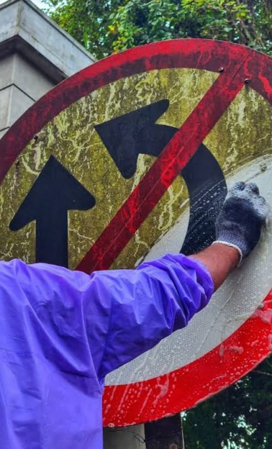 സൈൻ ബോർഡുകൾ വൃത്തിയാക്കി റോട്ടറി ക്ലബ് ഓഫ് കട്ടപ്പന അപ്പ് ടൗൺ