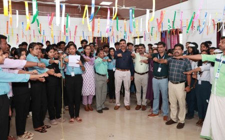 രാജ്യത്തിന്റെ പ്രതീക്ഷ യുവജനങ്ങളിലാണെന്നും ഇവര്‍ക്ക് സമൂഹത്തോട് പ്രതിബദ്ധതയുണ്ടാകണമെന്നും ജില്ലാ കളക്ടര്‍ ഡോ. ദിനേശന്‍ ചെറുവാട്ട്