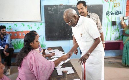 എം എം മണി എംഎൽഎ വോട്ട് രേഖപ്പെടുത്തി