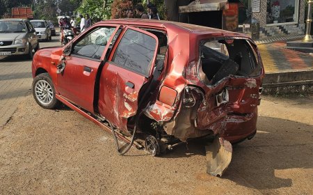 കട്ടപ്പന വെട്ടിക്കുഴി കവലയിൽ കാറുകൾ കൂട്ടിയിടിച്ച് അപകടം