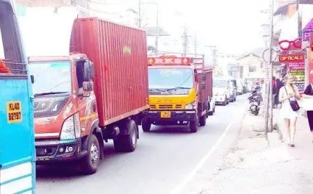 ശബരിമല തീർത്ഥാടനവും വിനോദസഞ്ചാരികളുടെ തിരക്കും ;  ഗതാഗത കുരുക്കില്‍ വീർപ്പുമുട്ടി കുമിളി