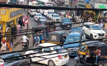 കുമളിയിൽ ദേശീയപാത 183-ൽ ഗതാഗതക്കുരുക്ക്‌ രൂക്ഷം