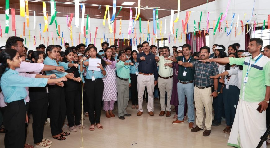 രാജ്യത്തിന്റെ പ്രതീക്ഷ യുവജനങ്ങളിലാണെന്നും ഇവര്‍ക്ക് സമൂഹത്തോട് പ്രതിബദ്ധതയുണ്ടാകണമെന്നും ജില്ലാ കളക്ടര്‍ ഡോ. ദിനേശന്‍ ചെറുവാട്ട്