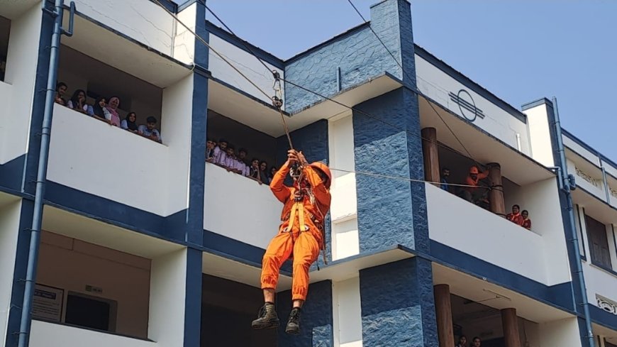 കേരള ഫയർ ആൻഡ് റെസ്‌ക്യൂ സർവീസ്, സിവില്‍ ഡിഫൻസ് ഹോം ഗാർഡ്സ് എന്നിവരുടെ നേതൃത്വത്തില്‍ മോക്ക് ഡ്രില്ലും രക്തദാന ക്യാമ്പും നടത്തി