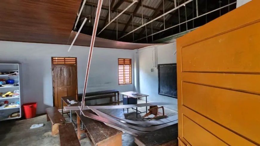 ശക്തമായ കാറ്റില്‍ സ്കൂളിന്റെ സീലിങ് തകര്‍ന്നു വീണു ; ദുരന്തം ഒഴിവായത് തലനാരിഴയ്ക്ക്