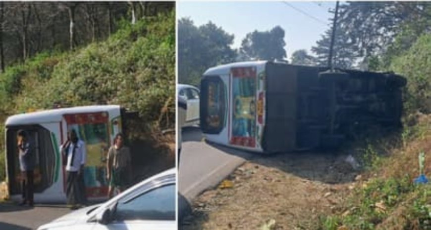 കൊടികുത്തിയിൽ ശബരിമല തീർത്ഥാടകർ സഞ്ചരിച്ച മിനി ബസ് നിയന്ത്രണം വിട്ട് മറിഞ്ഞു