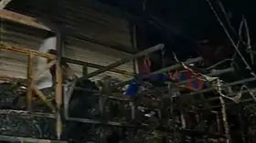 കൊച്ചി ബ്രോഡ് വേയില്‍ വൻ തീപിടിത്തം; 12 ഓളം കടകള്‍ കത്തിനശിച്ചു