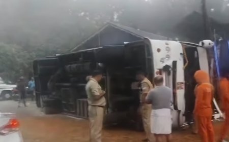 കരിങ്കുന്നത്തിന് സമീപം ബസ് അപകടം; ശബരിമല തീർത്ഥാടകർ സഞ്ചരിച്ച ബസ് മറിഞ്ഞു.12 പേർക്ക് പരിക്ക്