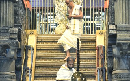 ശബരിമല നട അടച്ചു. ഒരു തീർത്ഥാടന കാലത്തിനു കൂടി സമാപനം.