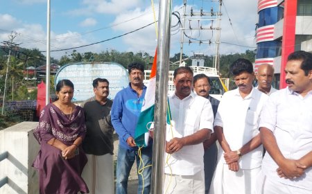 കട്ടപ്പന ബ്ലോക്ക് പഞ്ചായത്തിൽ നടന്ന റിപ്പബ്ലിക് ദിനാഘോഷ പരിപാടിയിൽ ബ്ലോക്ക് പഞ്ചായത്ത് പ്രസിഡണ്ട് കെ. ബാലസിംഗ് ദേശീയ പതാക ഉയർത്തി