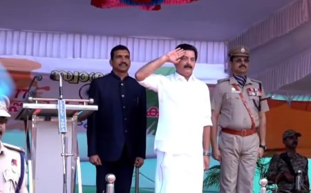 റിപ്പബ്ലിക് ദിനാഘോഷം: മന്ത്രി റോഷി അഗസ്റ്റിൻ പതാക ഉയർത്തി