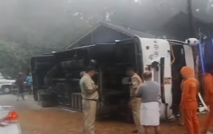 കരിങ്കുന്നത്തിന് സമീപം ബസ് അപകടം; ശബരിമല തീർത്ഥാടകർ സഞ്ചരിച്ച ബസ് മറിഞ്ഞു.12 പേർക്ക് പരിക്ക്