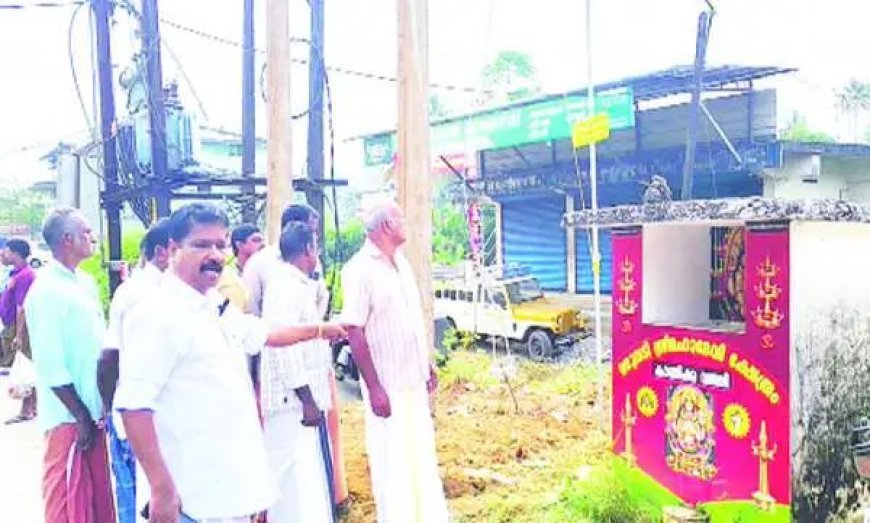 ക്ഷേത്ര ഭൂമി കൈയേറി ട്രാൻസ്ഫോർമർ സ്ഥാപിച്ചതിനെതിരെ പ്രതിഷേധം