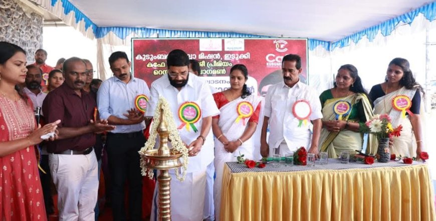 സഞ്ചാരികൾക്ക് രുചിവൈവിധ്യങ്ങളൊരുക്കാൻ കുടുംബശ്രീ പ്രീമിയം കഫേ റസ്റ്റോറന്റ്; ഇടുക്കിയിൽ ആദ്യ സംരംഭം ഉദ്ഘാടനം ചെയ്തു