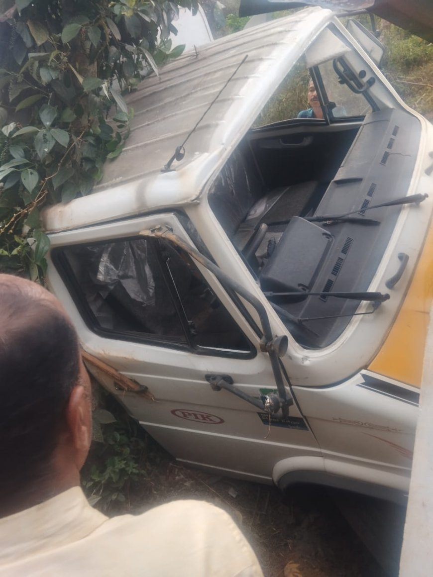 ഈട്ടിത്തോപ്പിൽ വാഹനാപകടം