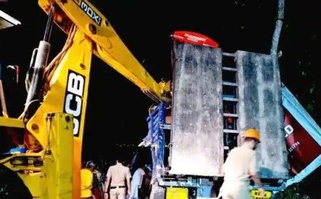 നെല്ലാപ്പാറ ആനപ്പാറ വളവിൽ റോഡ് റോളർ കയറ്റിയ ലോറി നിയന്ത്രണം വിട്ട് അപകടം