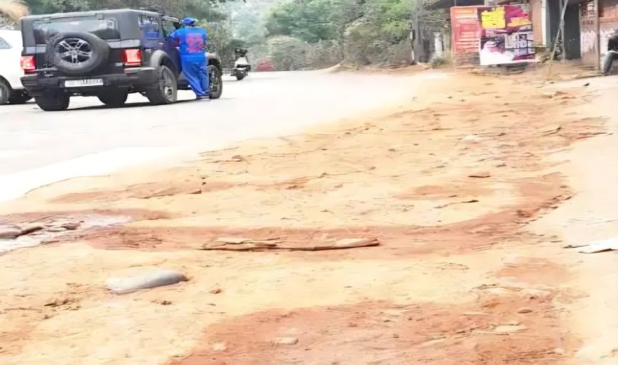 പൈപ്പിടാൻ എടുത്ത കുഴി മൂടിയില്ല; കുഴിസിറ്റി–ചേലച്ചുവട് റോഡിൽ പൊടിശല്യം രൂക്ഷം