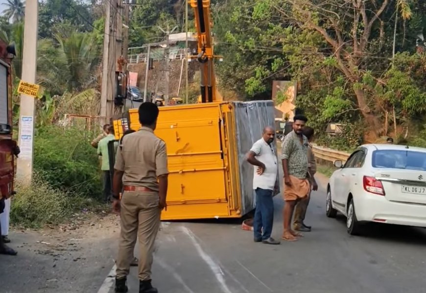 നിയന്ത്രണം വിട്ട മിനിലോറി മറിഞ്ഞ് അപകടം; മൂന്നു പേർക്ക് പരിക്ക്