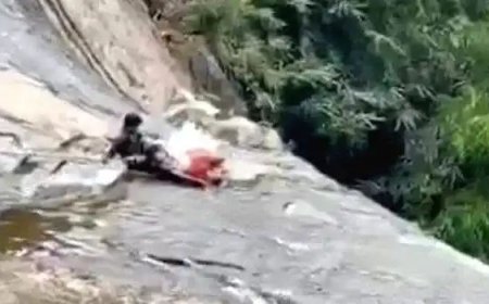 വെള്ളച്ചാട്ടത്തിൽ അപകടത്തിൽപ്പെട്ട യുവാവിനെ സാഹസികമായി രക്ഷിച്ചു