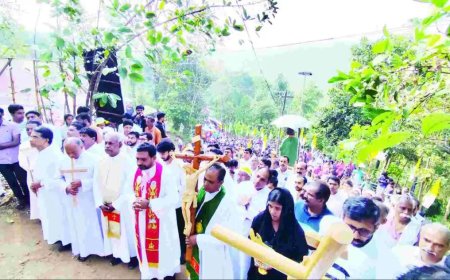 വിശ്വാസത്തിന്റെ ഉജ്വല സാക്ഷ്യമായി ഇടുക്കി രൂപത കുരിശുമല തീർഥാടനം