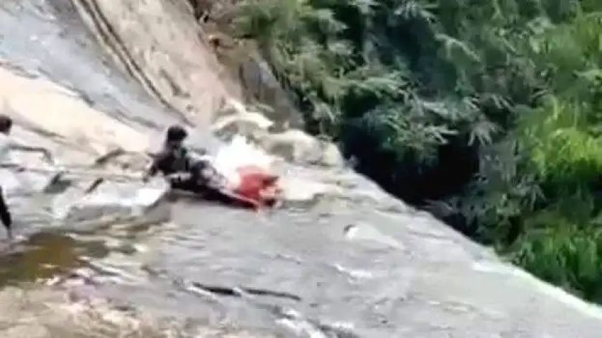 വെള്ളച്ചാട്ടത്തിൽ അപകടത്തിൽപ്പെട്ട യുവാവിനെ സാഹസികമായി രക്ഷിച്ചു