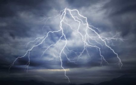 തൊടുപുഴയിൽ ഇടിമിന്നലേറ്റ് പെൺകുട്ടി മരിച്ചു, രണ്ടുപേരുടെ നില ഗുരുതരം