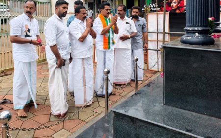 കട്ടപ്പനയിൽ യുദ്ധസ്മാരകത്തിൽ ആദരം അർപ്പിച്ച് എൻ.ഡി.എ സ്ഥാനാർത്ഥി