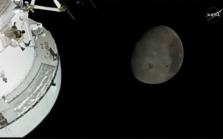 ആർട്ടെമിസ് ദൗത്യം: 54 വർഷത്തിന് ശേഷം മനുഷ്യർ ചന്ദ്രന്റെ പിന്നിലൂടെ യാത്ര ചെയ്തെന്ന ചരിത്ര നേട്ടം