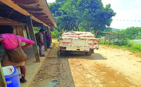 ഇടമലക്കുടി റേഷന്‍ ക്രമക്കേട്: രണ്ട് ഉദ്യോഗസ്ഥരെ സസ്‌പെൻഡ് ചെയ്തു