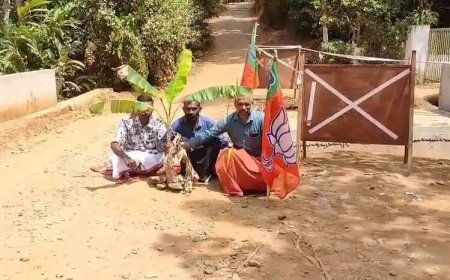 റോഡ് പണി പാതി വഴിയിൽ : വാഴ നട്ടു പ്രതിഷേധിച്ച് ബിജെപി