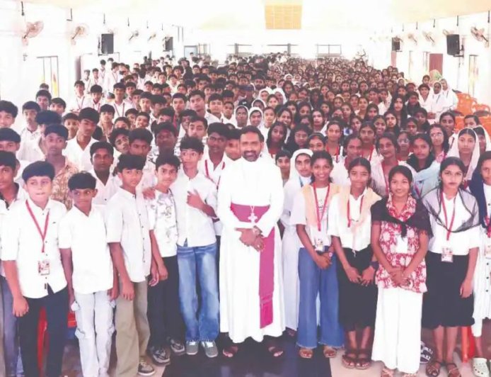 കൗമാരക്കാർ സമൂഹത്തിനും സഭയ്ക്കും പ്രതിബദ്ധരാകണം: മാർ ജോണ്‍ നെല്ലിക്കുന്നേല്‍