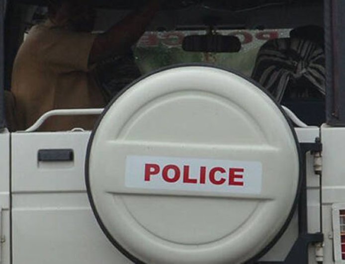 ബൈക്ക് തിരികെ നല്‍കാത്തതിനെ തുടര്‍ന്ന് യുവാവിനെ കുത്തിയ കേസില്‍ യുവതി ഉള്‍പ്പെടെ നാല് പേരെ പൊലീസ് അറസ്റ്റ് ചെയ്തു