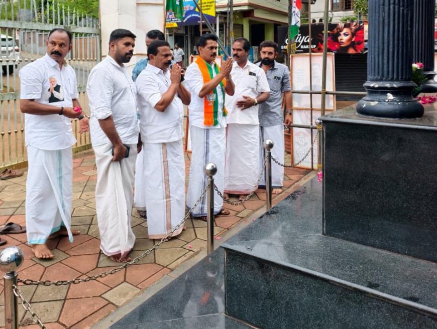 കട്ടപ്പനയിൽ യുദ്ധസ്മാരകത്തിൽ ആദരം അർപ്പിച്ച് എൻ.ഡി.എ സ്ഥാനാർത്ഥി