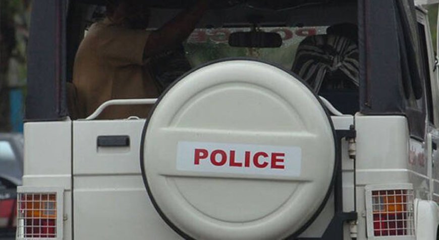 ബൈക്ക് തിരികെ നല്‍കാത്തതിനെ തുടര്‍ന്ന് യുവാവിനെ കുത്തിയ കേസില്‍ യുവതി ഉള്‍പ്പെടെ നാല് പേരെ പൊലീസ് അറസ്റ്റ് ചെയ്തു