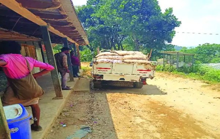 ഇടമലക്കുടി റേഷന്‍ ക്രമക്കേട്: രണ്ട് ഉദ്യോഗസ്ഥരെ സസ്‌പെൻഡ് ചെയ്തു