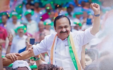 "വിസ്മയം" തീർത്ത് വിഡി : വൻ  ജനാവലിയെ സാക്ഷിയാക്കി മുഖ്യമന്ത്രിയായി സത്യ പ്രതിജ്ഞ ചെയ്തു