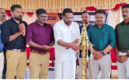കോമേഴ്സ് വിഭാഗത്തിൽ മികവ് തെളിയിച്ച വിദ്യാർഥികൾക്ക് അനുമോദനം നൽകി