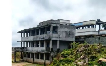 മൂന്ന് കോടി രൂപയുടെ സ്കൂൾ കെട്ടിടം പാതിവഴിയിൽ; വാഗമൺ ഹയർ സെക്കൻഡറി സ്കൂളിലെ ഹൈടെക് സ്വപ്നം ഇനിയും യാഥാർഥ്യമായില്ല