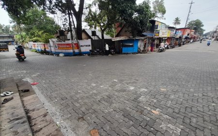 വൈക്കം തെക്കേ നട–പടിഞ്ഞാറേ നട റോഡ് വീണ്ടും സഞ്ചാര യോഗ്യമാക്കി