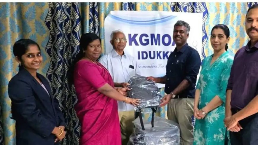 വിദ്യാർഥികൾക്ക് സ്കൂൾ ബാഗുകൾ വിതരണം ചെയ്തു
